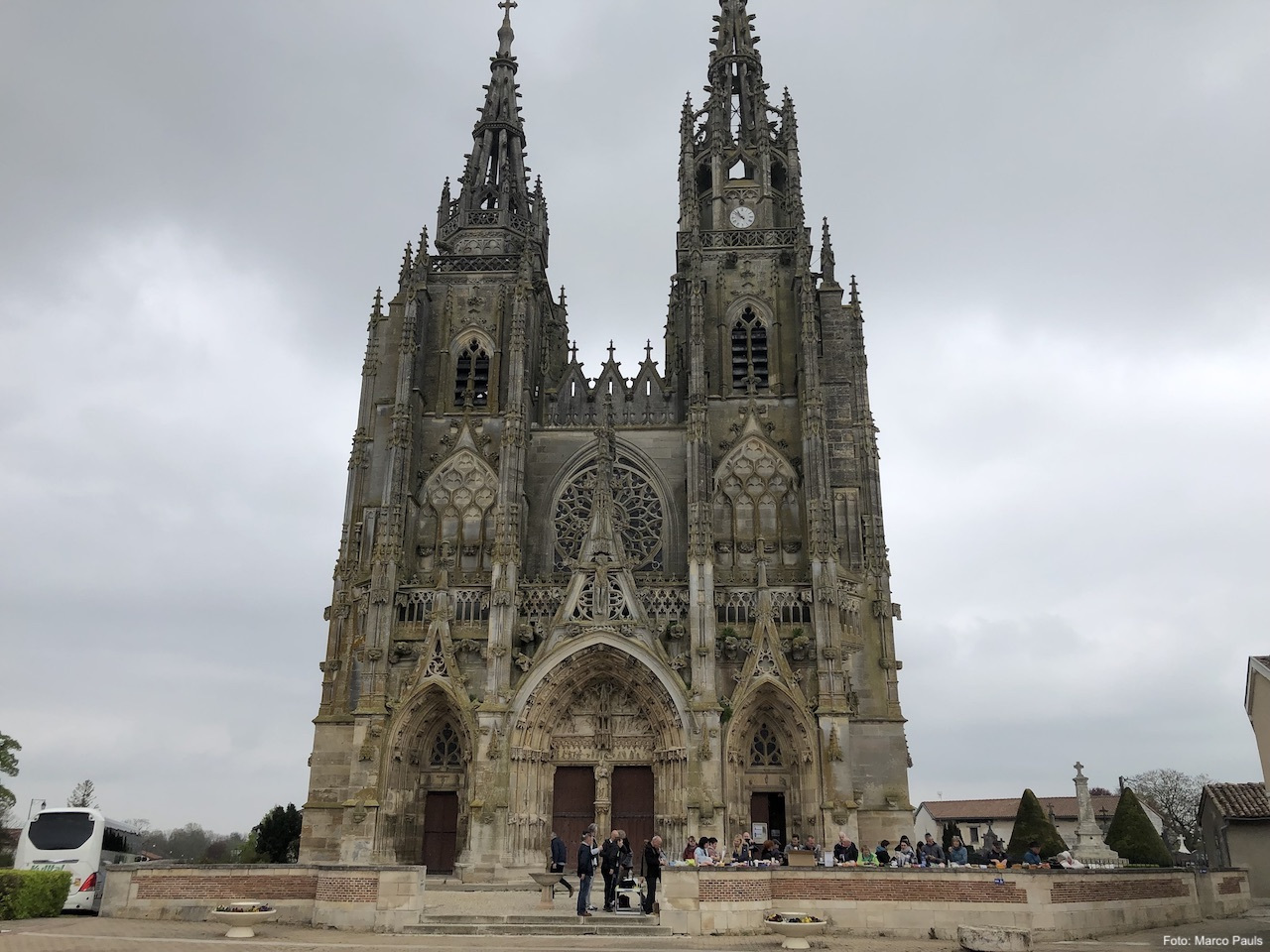 Frühstück an der Basilique Notre-Dame de L'Epine
